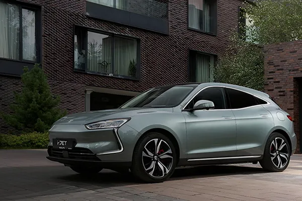 Спортивный E-SUV премиум-класса