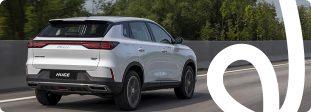 Выгодный автокредит  на новый автомобиль - семья рядом с кроссовером зимой